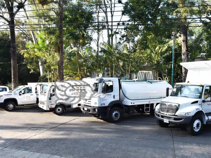 Entregan vehículos a áreas operativas del ayuntamiento de Xalapa