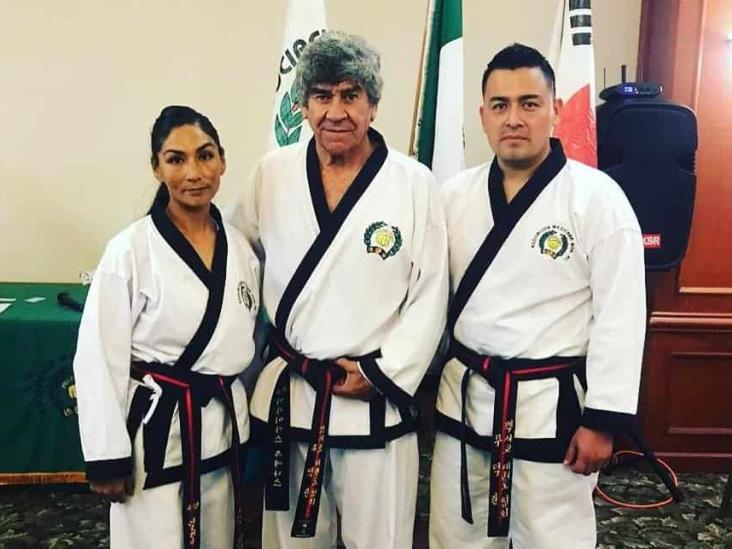 José Vásquez y Elena Corona estrenan grado en la AMMDK