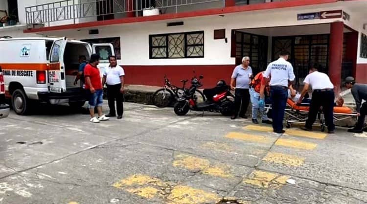 Taxi tiró a motociclistas y se dio a la fuga, en Misantla