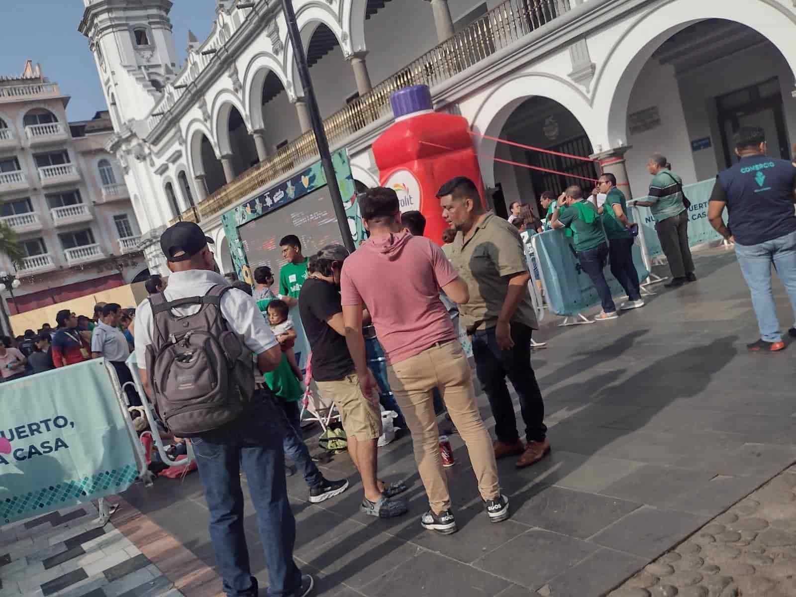 Más de 2 mil asistentes terminaron desilusionados en Zócalo de Veracruz ante la caída de México vs Argentina(+Video)