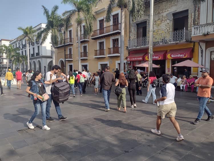 Más de 2 mil asistentes terminaron desilusionados en Zócalo de Veracruz ante la caída de México vs Argentina(+Video)