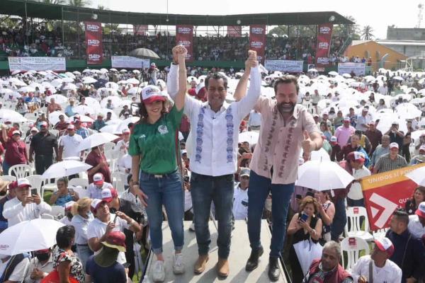 Sergio Gutiérrez Luna firme con Adán Augusto López Hernández