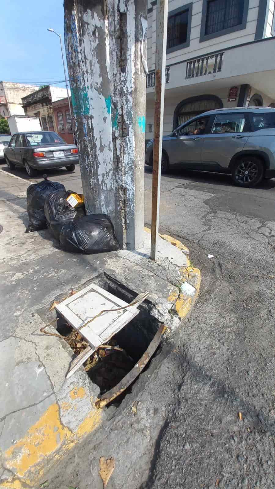 Falta de alumbrado y registro incompleto son un dolor de cabeza para transeúntes en el centro de Veracruz