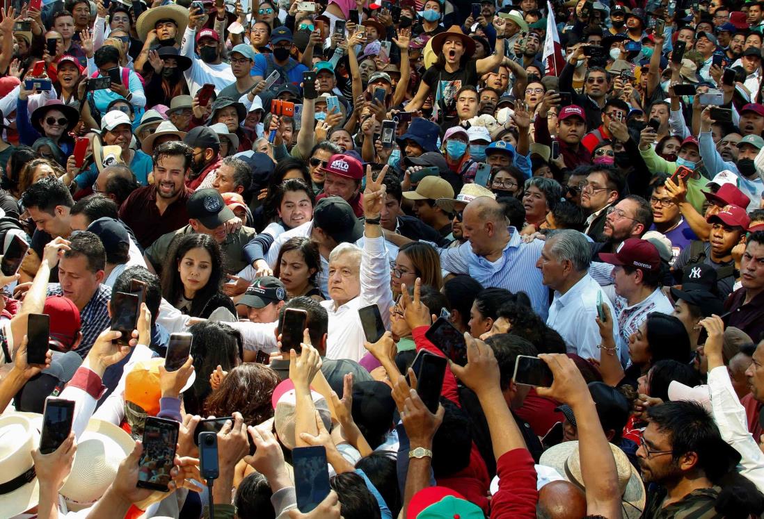Más de 100 mil maestros del SNTE marcharon con AMLO en la CdMx