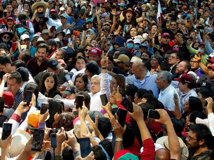Más de 100 mil maestros del SNTE marcharon con AMLO en la CDMX
