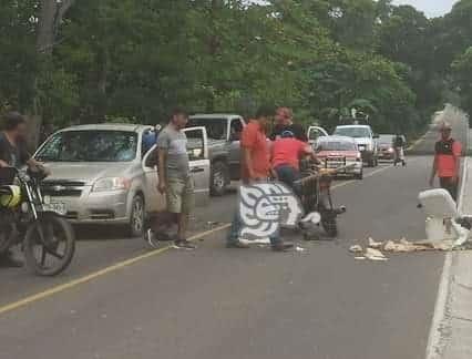 Carro se impacta contra motociclista