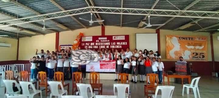 Realizan conferencia para erradicar violencia contra la mujer, en Soconusco 