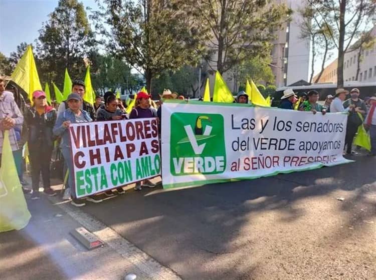 Con mariachi y batucada, inicia marcha en apoyo a López Obrador en CDMX