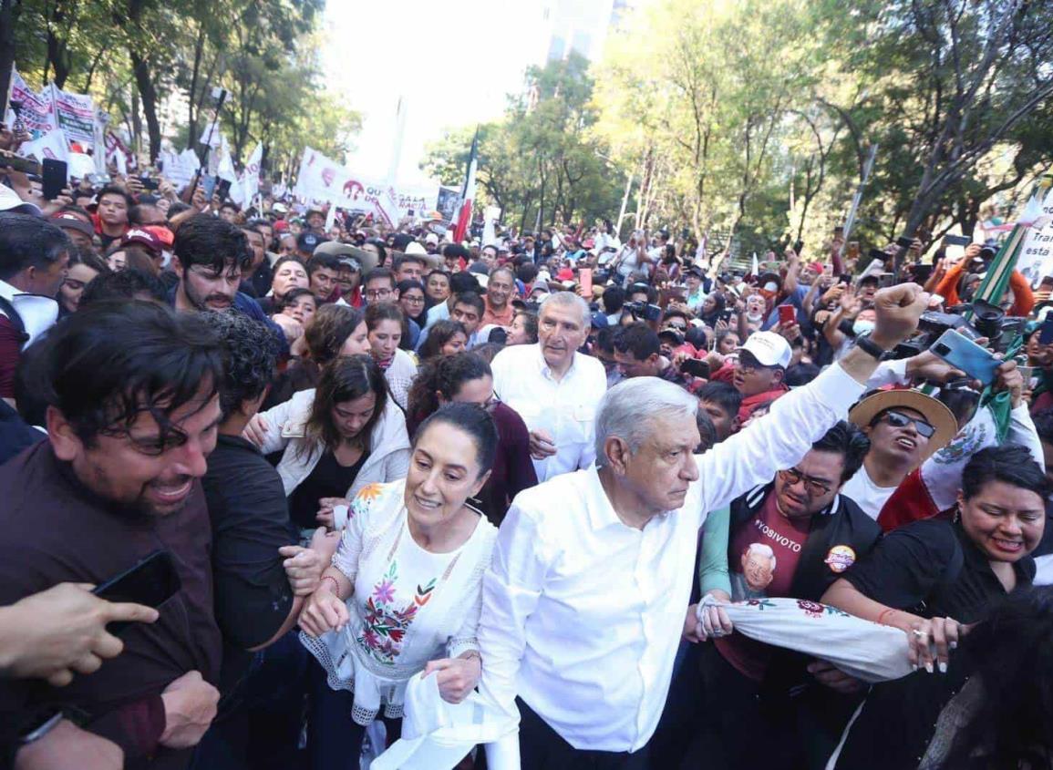 Con mariachi y batucada AMLO encabeza la Marcha del Pueblo