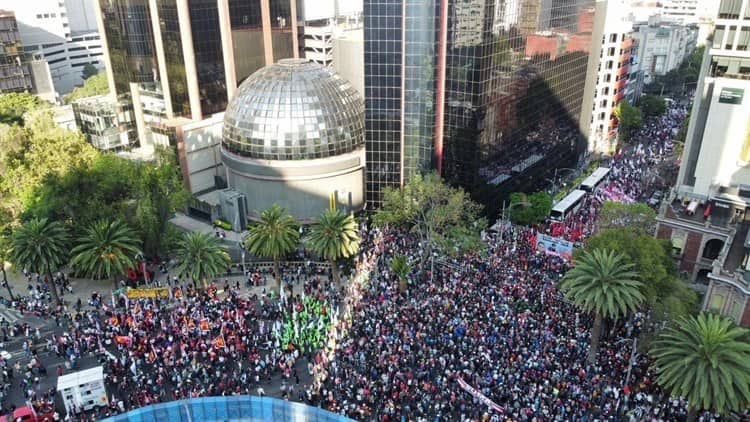 Marcha para no perder la costumbre: AMLO; miles colapsan el centro de la capital del país