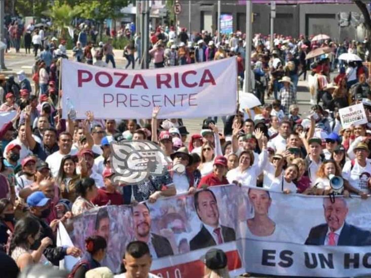 Participan ciudadanos de Poza Rica en mega marcha convocada por AMLO