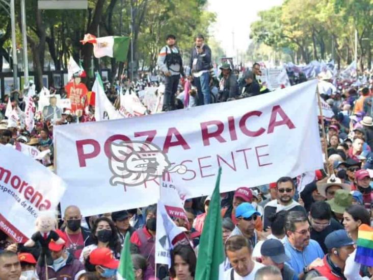 Participan ciudadanos de Poza Rica en mega marcha convocada por AMLO