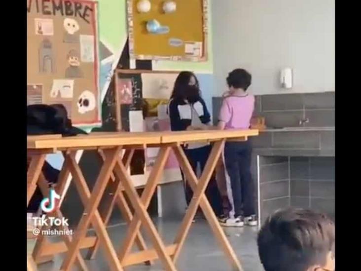Declaración de amor de jovencitas en escuela se hace viral