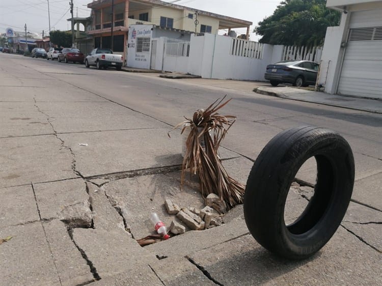 Alerta a automovilistas :se hunden losas en Quevedo(+Video)