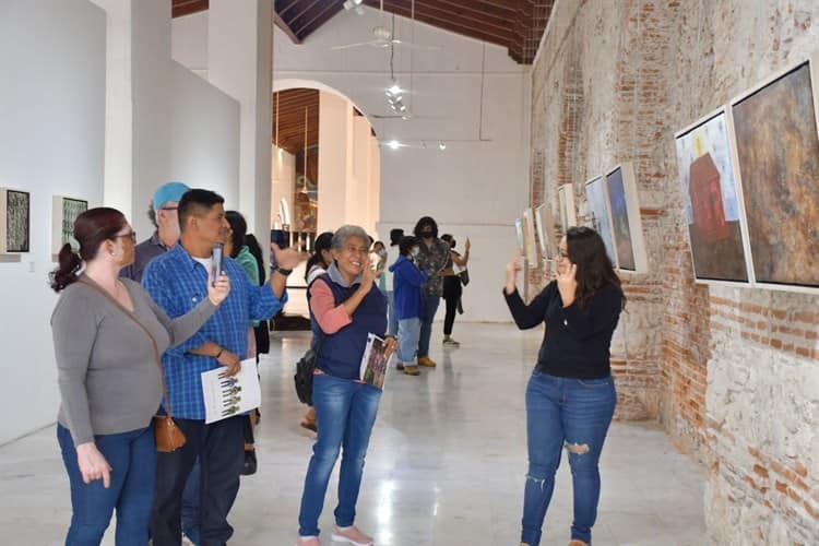 Realizan visita guiada en Lengua de Señas Mexicanas en el Centro Cultural Atarazanas