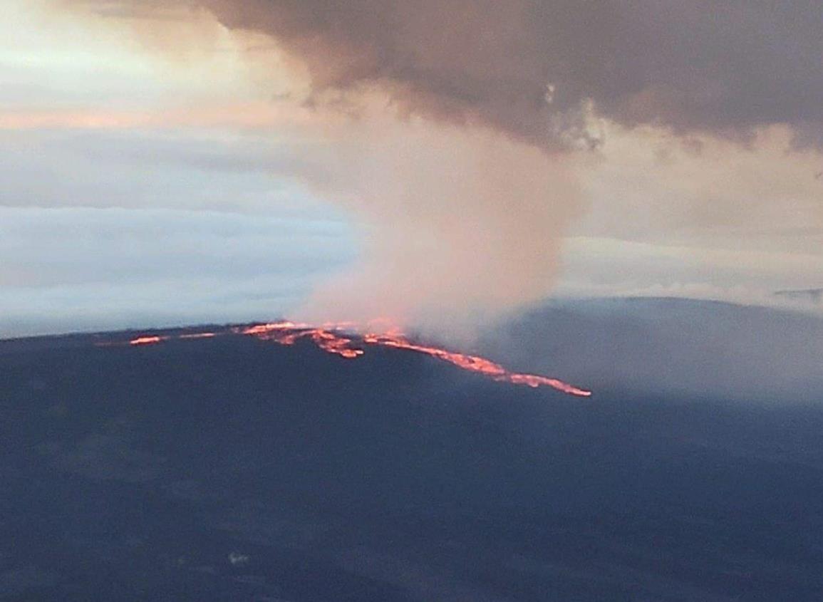 “Mauna Loa”, el volcán activo más grande del mundo, está en erupción