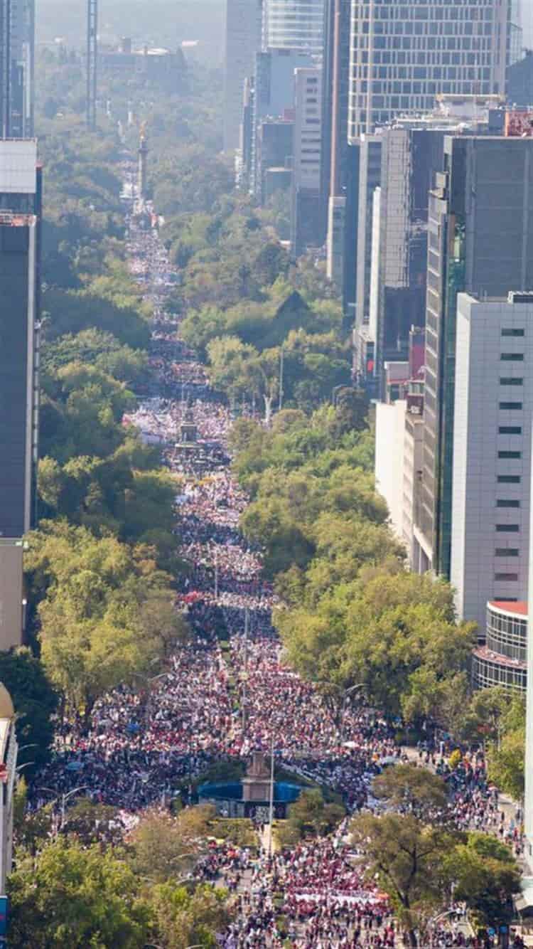 Se estima que más de 1.2 millones de personas asistieron a marcha de AMLO