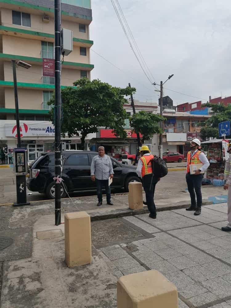 Asesora CFE sobre puntos de acceso Wi-Fi en Coatzacoalcos