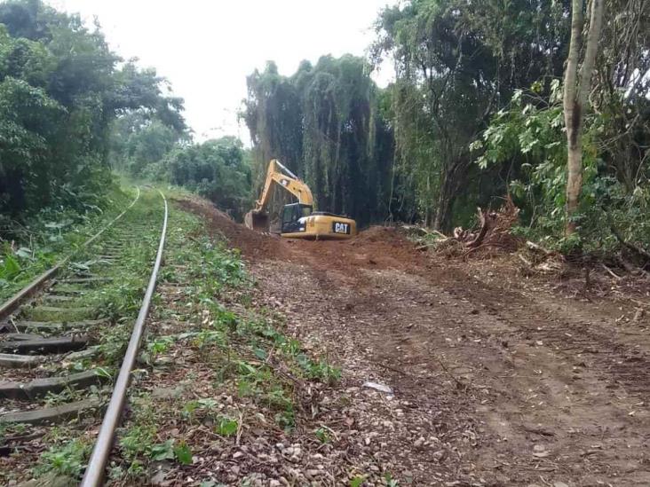 Reclutan obreros para trabajos en vías y perforación en Moloacán