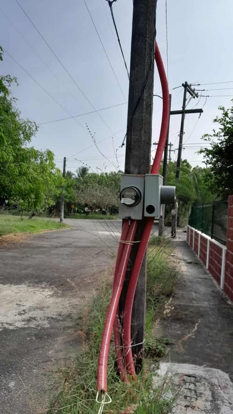 Cobran a Laguna Real un millón de pesos por consumo de luz de colonia irregular