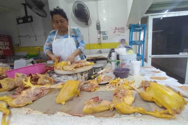 Pollerías en mercados de Veracruz esperan repunte por fiestas decembrinas