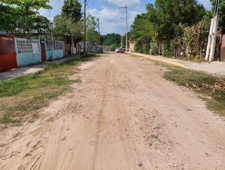 Llevan más de 20 días sin agua en colonia de Jáltipan