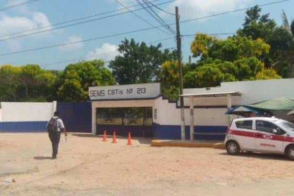 Tras fuga de amoniaco, evacúan a alumnos del CBTIS 213 de Minatitlán