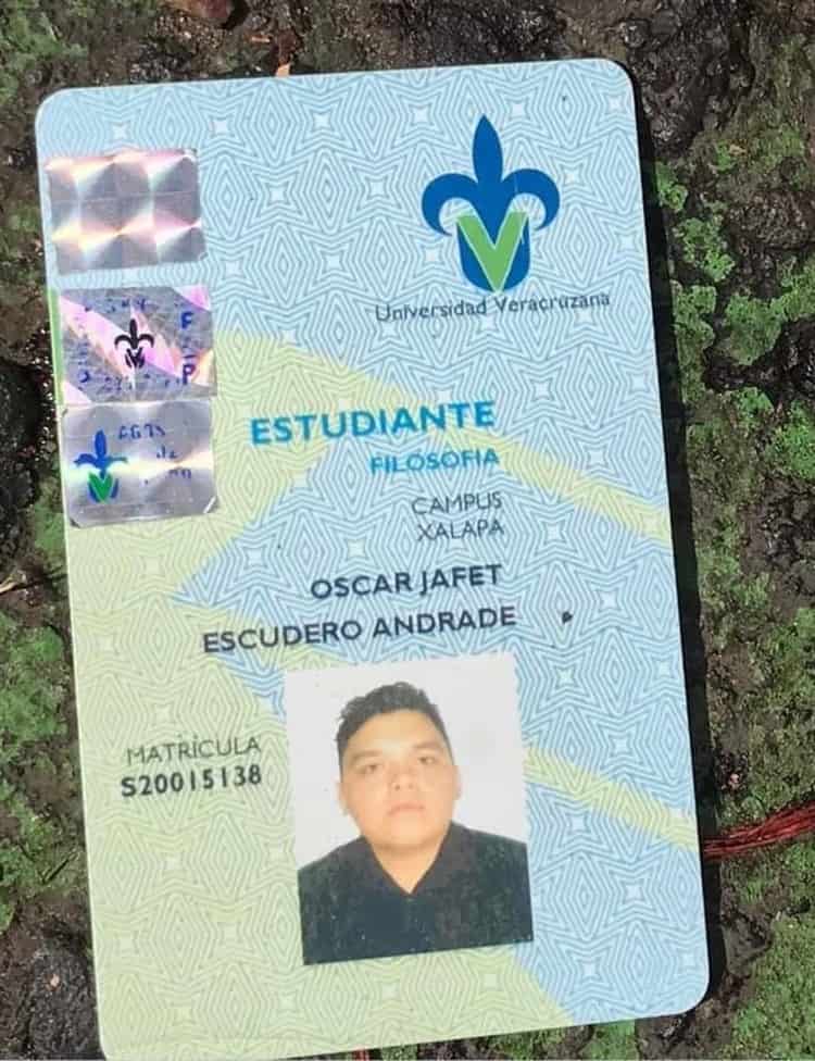 Estudiante de la UV sufre fuerte accidente al impactarse contra autobús