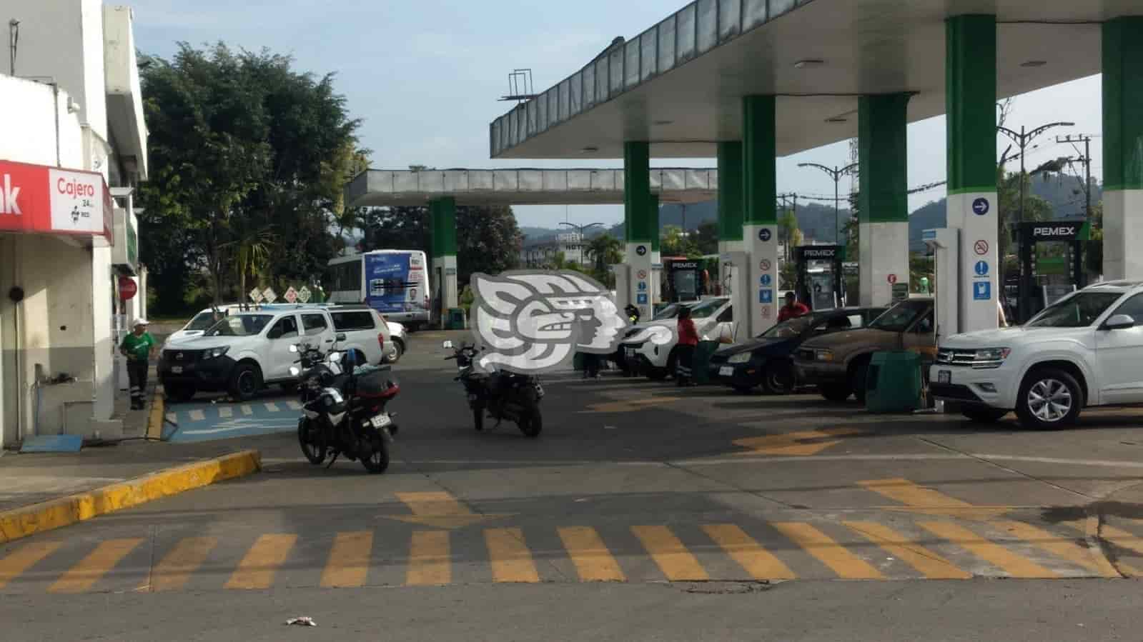 Se le acciona arma a guardia de seguridad y hiere a dos personas en Veracruz