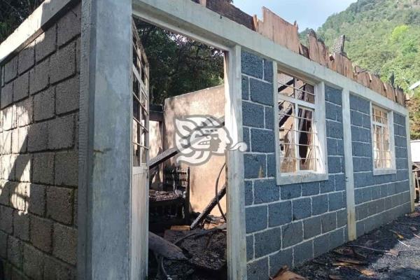 Se incendia vivienda en Tequila y termina completamente calcinada