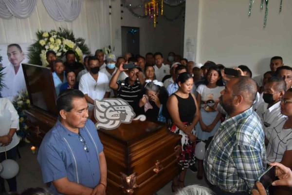Despiden a regidor de Texistepec; exigen justicia por su asesinato(+Video)