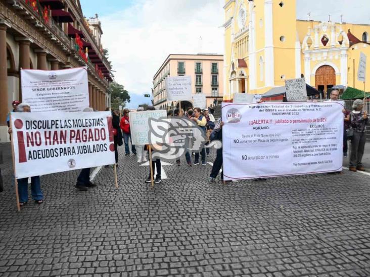 AJUPIV vuelve a protestar en Xalapa; reprocha falta de voluntad para pagar (+Video)