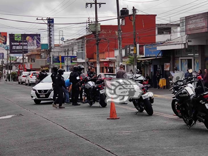 En Xalapa, mujer es golpeada por auto en avenida 20 de Noviembre (+Video)