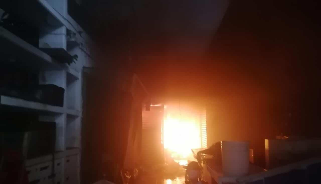 Durante la madrugada se registró conato de incendio en el mercado Coatzacoalcos