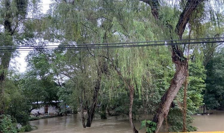 Colonias de Álamo, en alerta por desbordamiento de arroyos