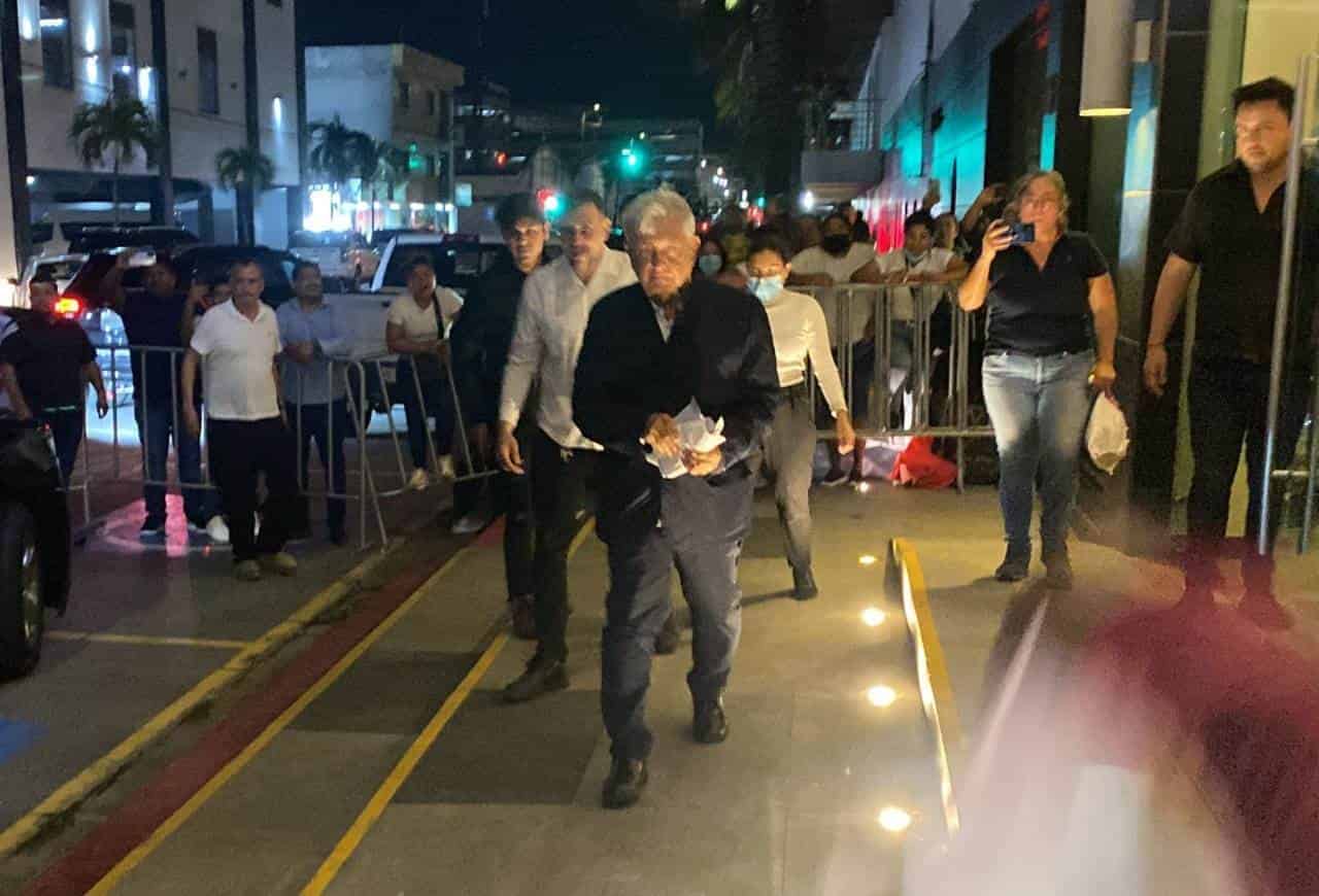 Llega AMLO al puerto de Veracruz