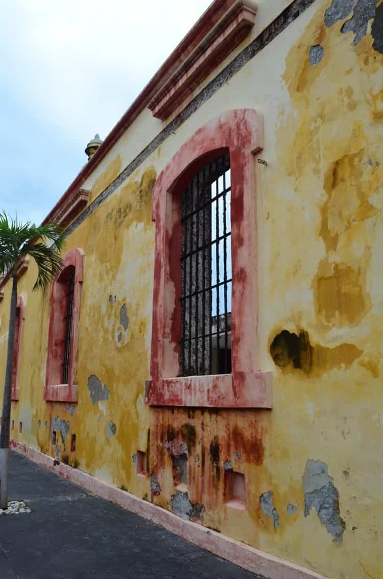 Antiguo Hospital de San Carlos está en el olvido en Veracruz