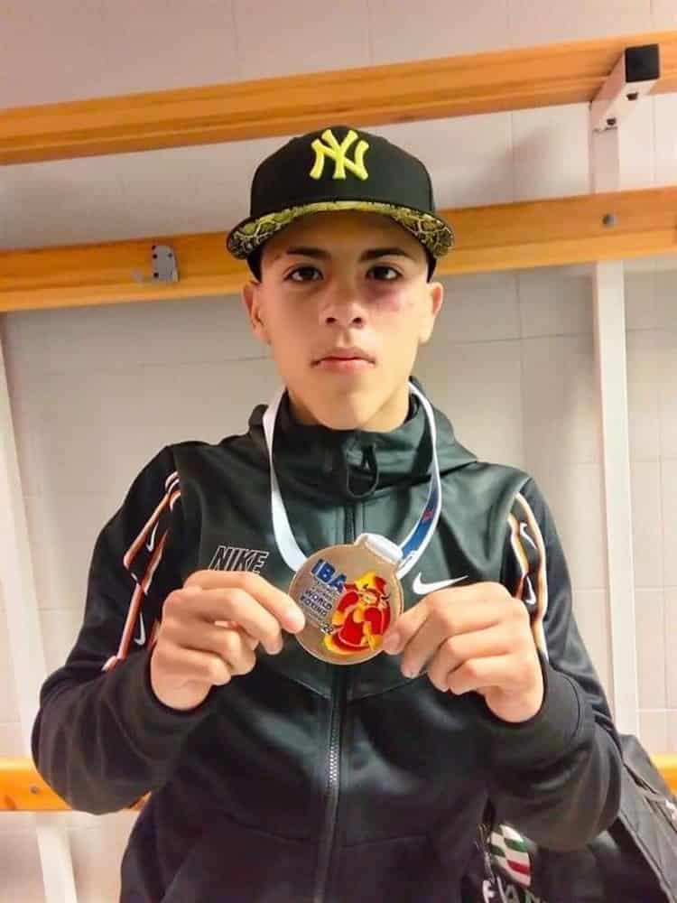 Ari Bonilla, gana campeonato mundial juvenil de boxeo