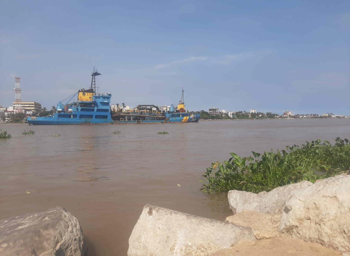 Inicia dragado emergente en el río Coatzacoalcos