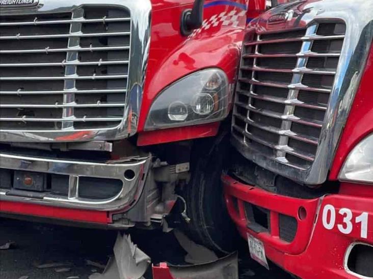 Choque de tráileres en Huiloapan genera cierre total de la autopista Orizaba-Puebla