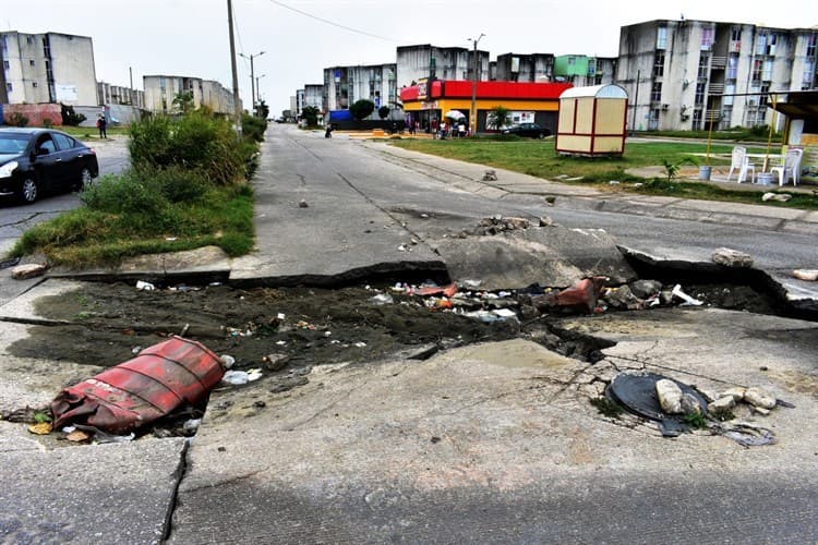 Vecinos del fraccionamiento Santa Martha piden rehabilitación de la calle Bugambilias (+Video)