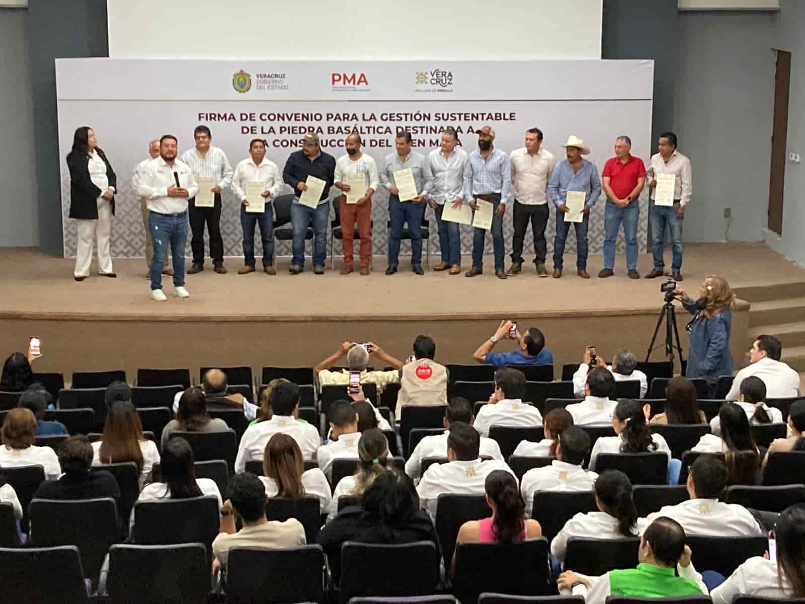 PMA firma convenio con empresas veracruzanas que extraerán piedra basáltica para el Tren Maya