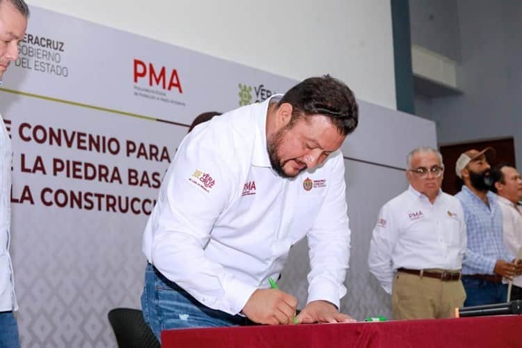 PMA firma convenio con empresas veracruzanas que extraerán piedra basáltica para el Tren Maya