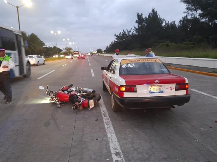 Se accidenta pareja de motociclistas en bulevar Fidel Velázquez, en Veracruz