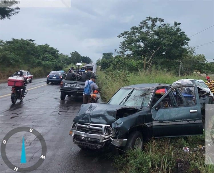 Pierde la vida al quedar prensado en el auto tras choque en Tierra Blanca