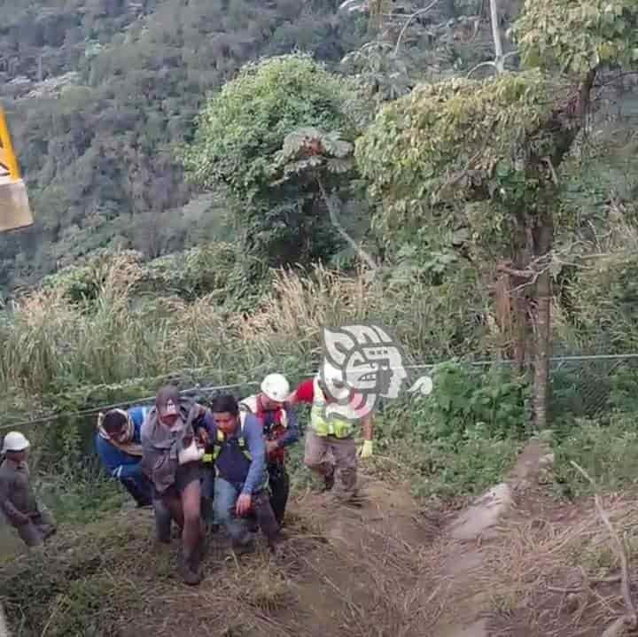 Rescatan a presunto ladrón que cayó a barranca en Fortín (+fotos)