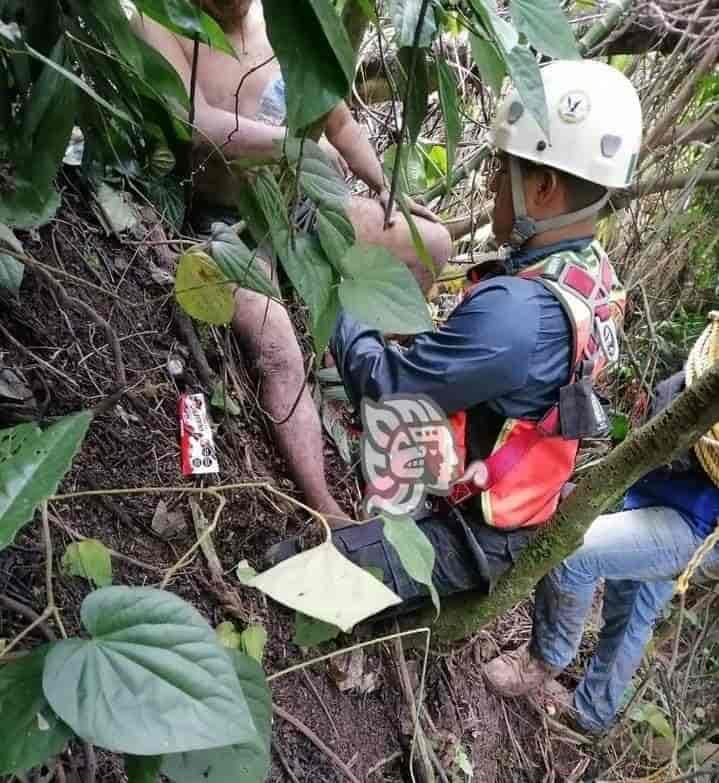 Rescatan a presunto ladrón que cayó a barranca en Fortín (+fotos)