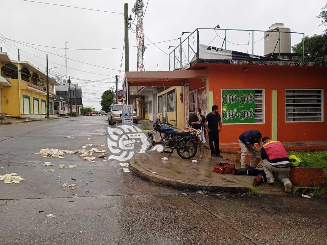 Derrapa repartidor de tortillas, en Acayucan 