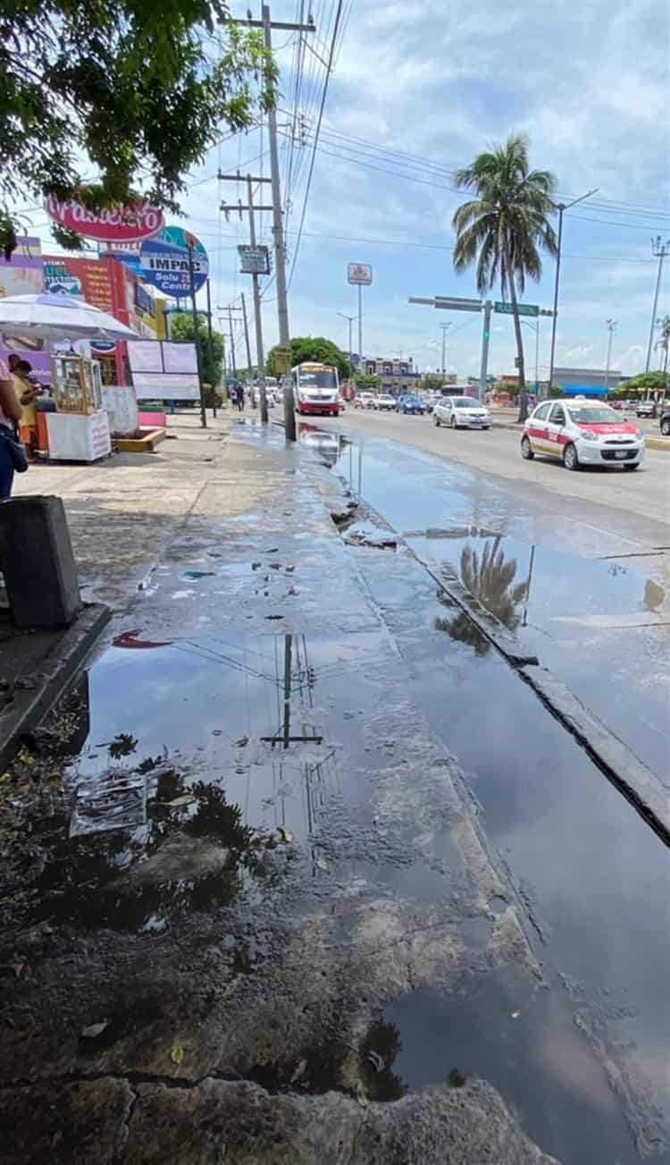 Fugas de agua destruyen calles en Boca del Río