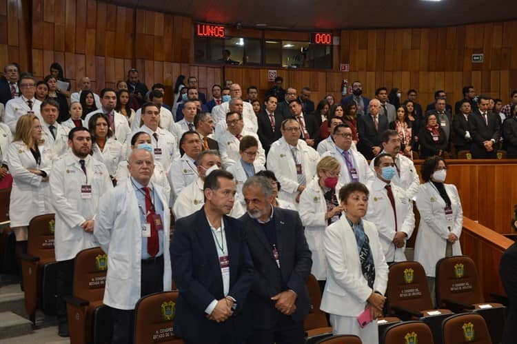 Secretario de Salud compareció enfermo ante el Congreso local